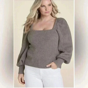 Venus Women’s Sweater size Large